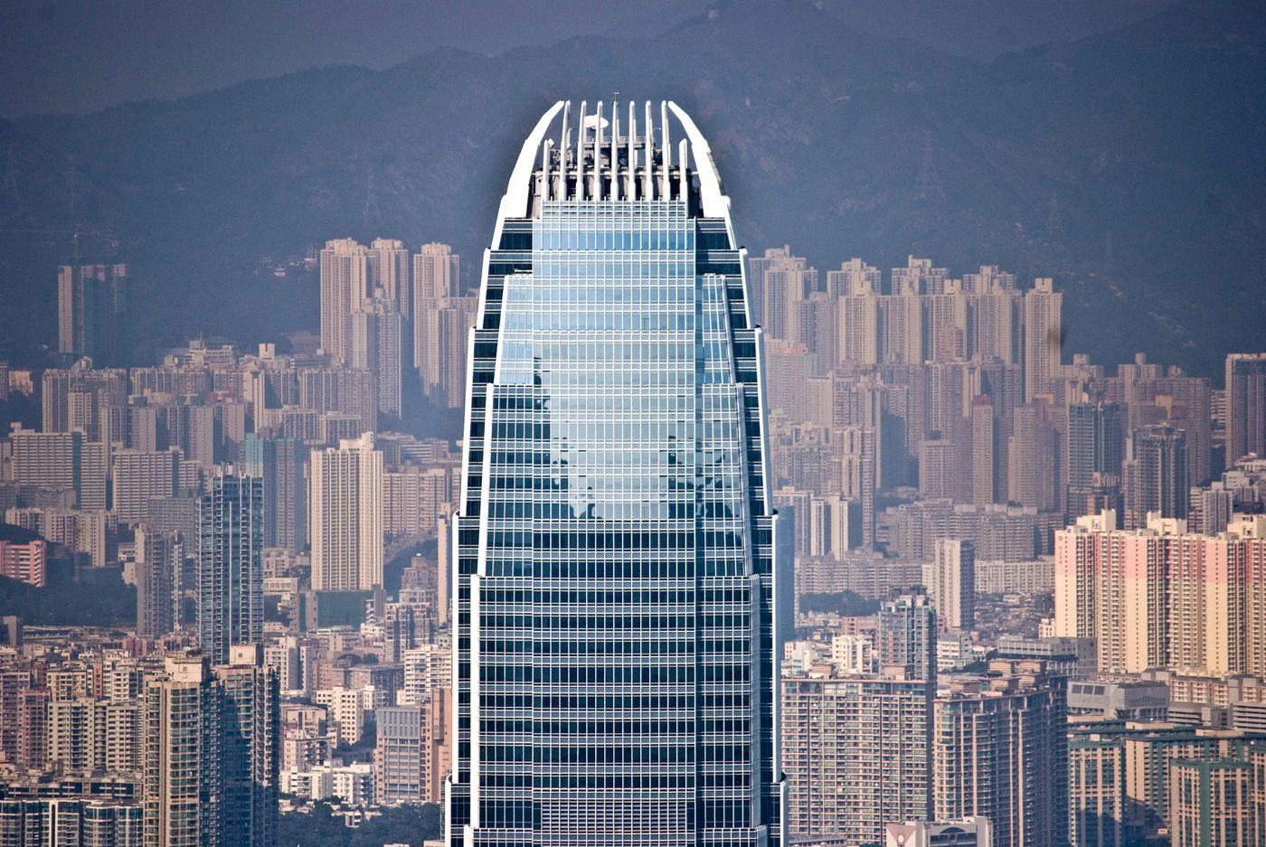 香港國際金融中心大樓與周邊住宅群